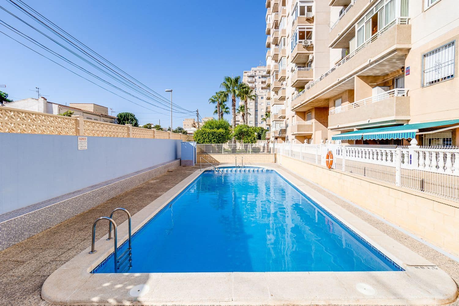 2 soverom Leilighet til salgs i Torrevieja med svømmebasseng garasje - € 124 900 (Ref: 10099482)