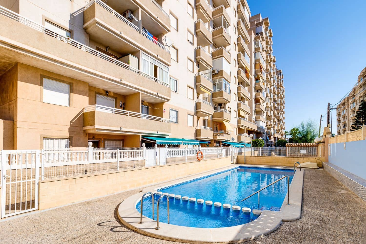 2 soverom Leilighet til salgs i Torrevieja med svømmebasseng garasje - € 124 900 (Ref: 10099482)