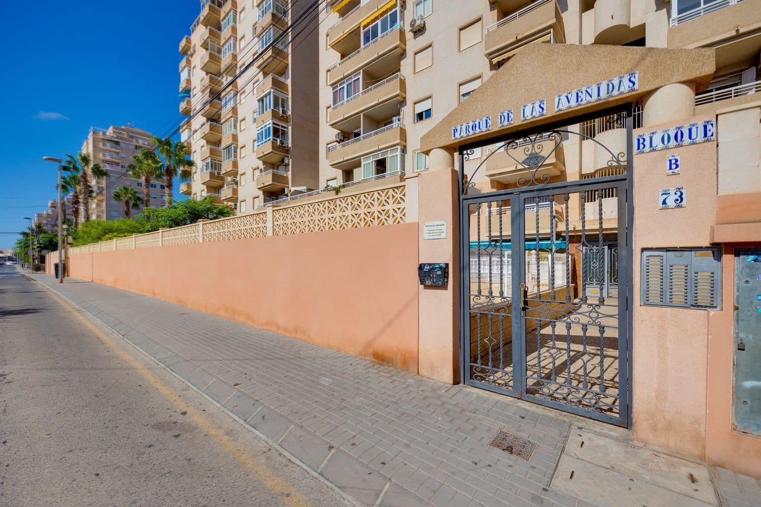 2 soverom Leilighet til salgs i Torrevieja med svømmebasseng garasje - € 124 900 (Ref: 10099482)