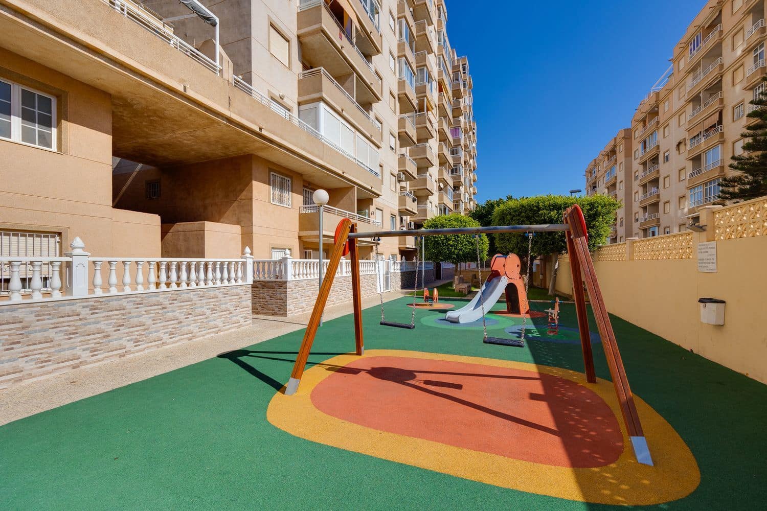 2 soverom Leilighet til salgs i Torrevieja med svømmebasseng garasje - € 124 900 (Ref: 10099482)