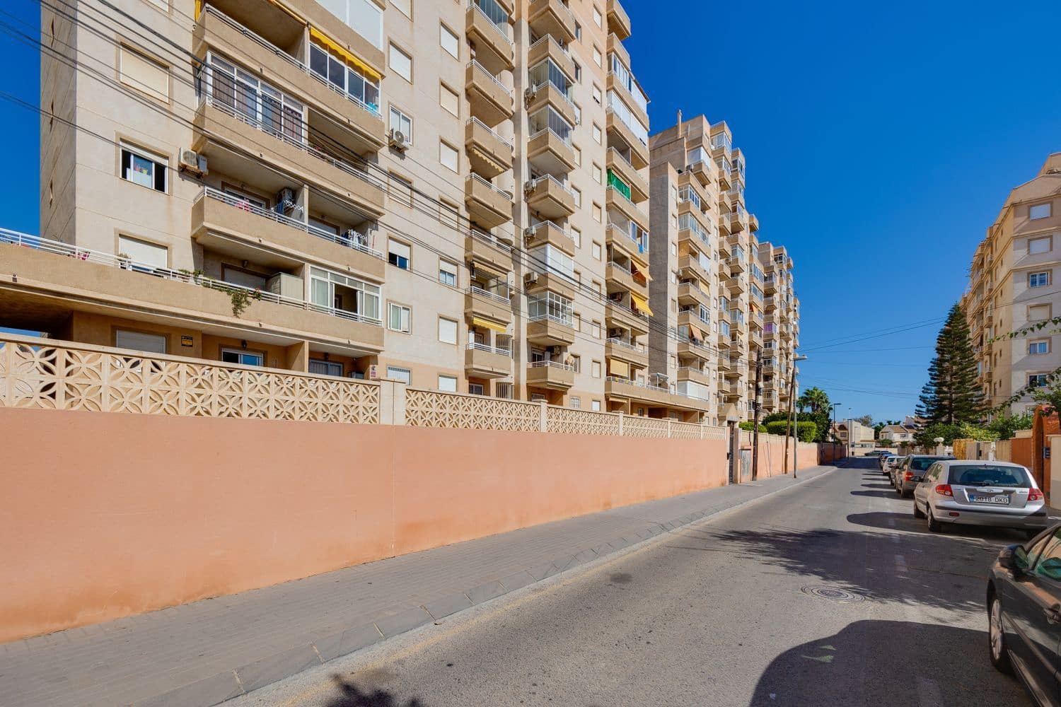 2 soverom Leilighet til salgs i Torrevieja med svømmebasseng garasje - € 124 900 (Ref: 10099482)
