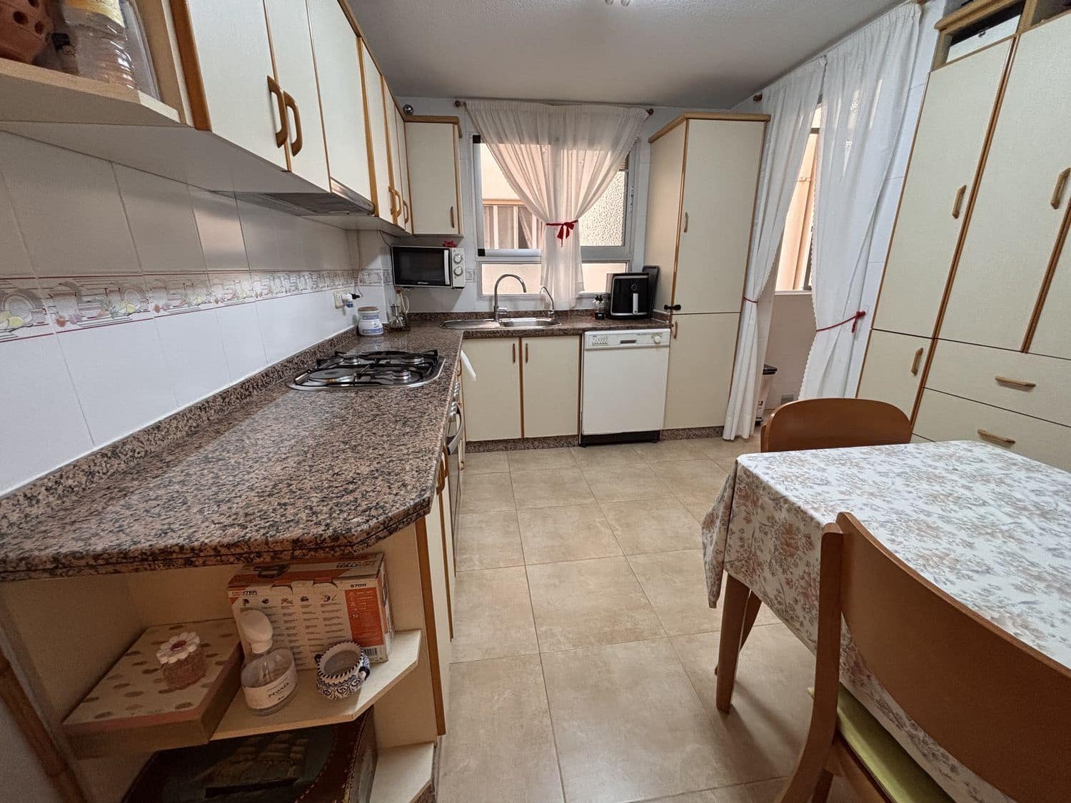 3 makuuhuone Huoneisto myytävänä paikassa El Campello mukana 
autotalli - 290 000 € (Ref: 10099483)