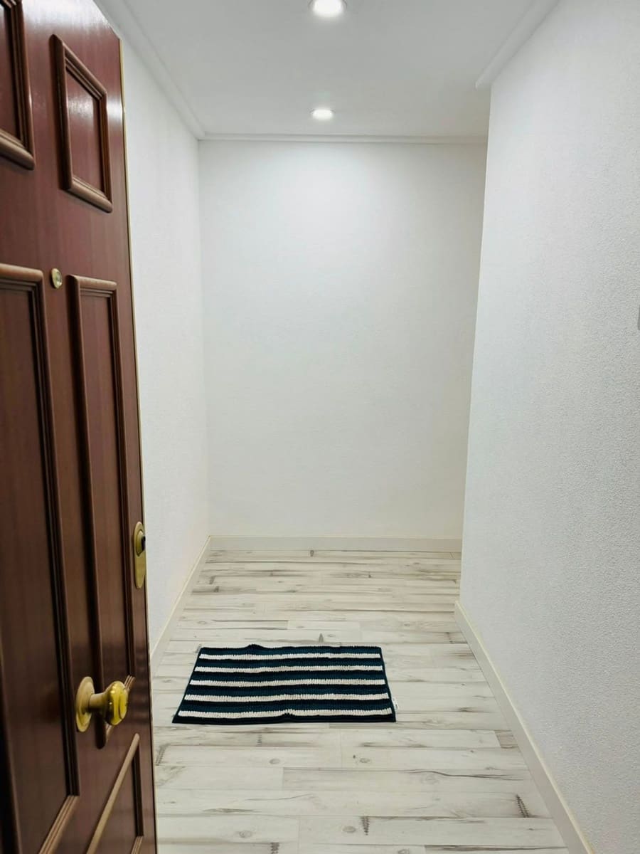 2 Zimmer Apartment zu verkaufen in Torrevieja mit Garage - 185.000 € (Ref: 10099484)