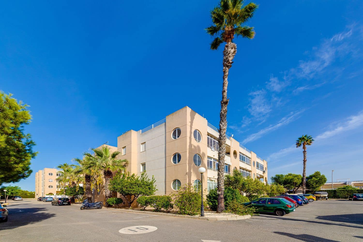 3 soveværelse Lejlighed til salg i Torrevieja med swimmingpool garage - € 135.000 (Ref: 10113560)