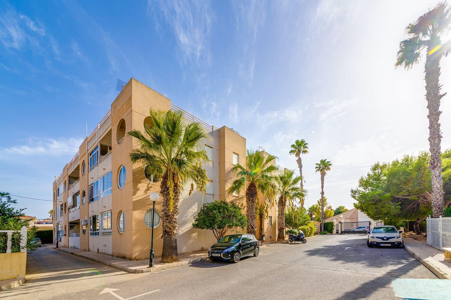 3 soveværelse Lejlighed til salg i Torrevieja med swimmingpool garage - € 135.000 (Ref: 10113560)