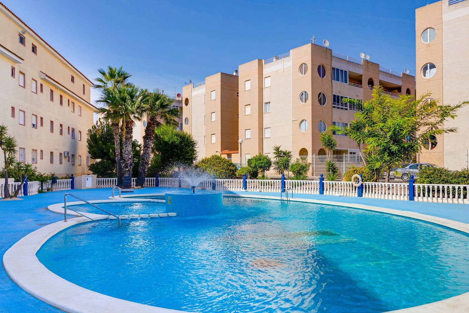 3 soveværelse Lejlighed til salg i Torrevieja med swimmingpool garage - € 135.000 (Ref: 10113560)