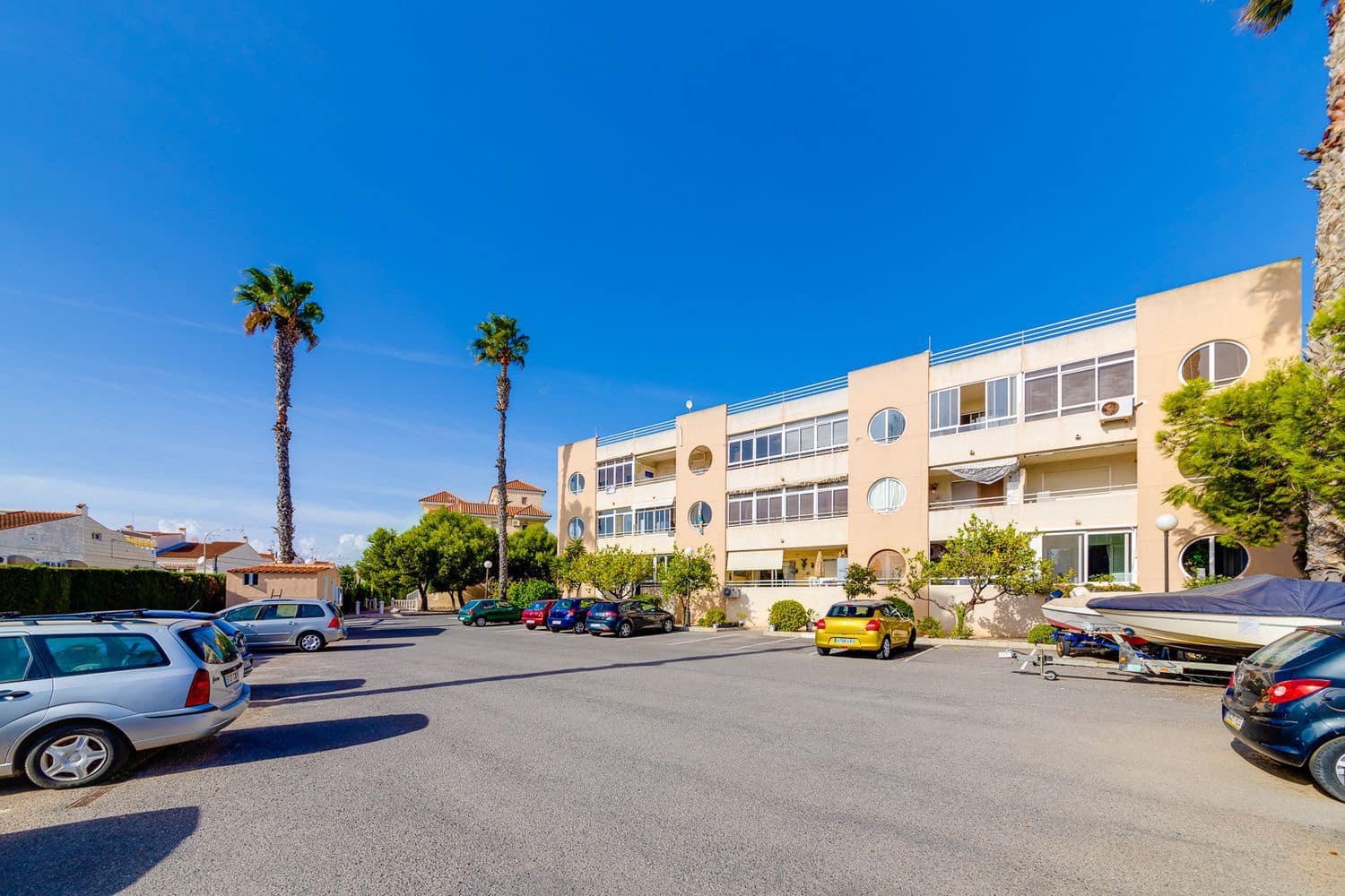 3 soveværelse Lejlighed til salg i Torrevieja med swimmingpool garage - € 135.000 (Ref: 10113560)