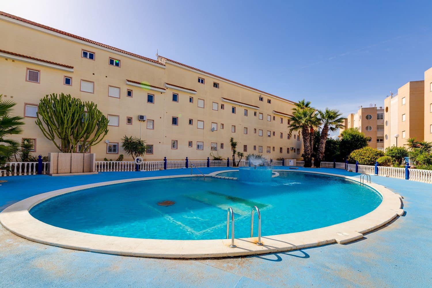 3 soveværelse Lejlighed til salg i Torrevieja med swimmingpool garage - € 135.000 (Ref: 10113560)