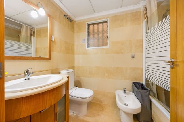 2 Zimmer Apartment zu verkaufen in Las Piscinas Naturales, Torrevieja mit Garage - 180.000 € (Ref: 10118560)