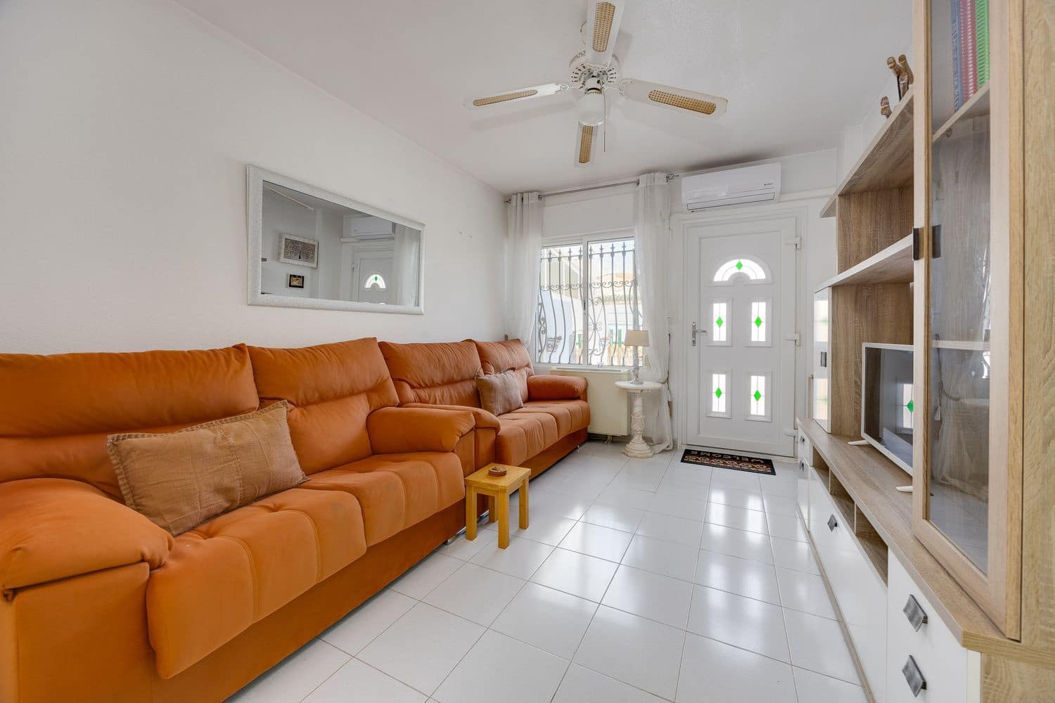 3 Zimmer Haus zu verkaufen in Torrevieja mit Pool Garage - 175.000 € (Ref: 10139099)