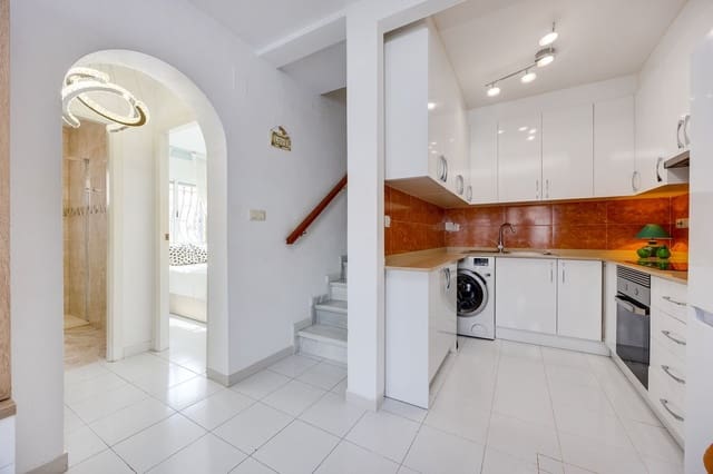 3 makuuhuone Omakotitalo myytävänä paikassa Los Balcones - Los Altos, Torrevieja mukana uima-altaan 
autotalli - 175 000 € (Ref: 10139099)