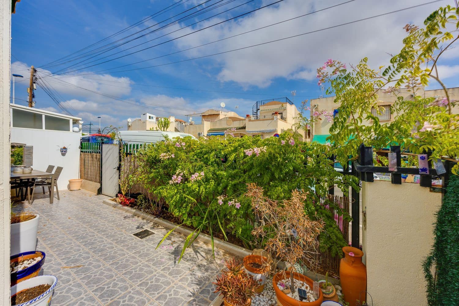 3 Zimmer Haus zu verkaufen in Torrevieja mit Pool Garage - 175.000 € (Ref: 10139099)