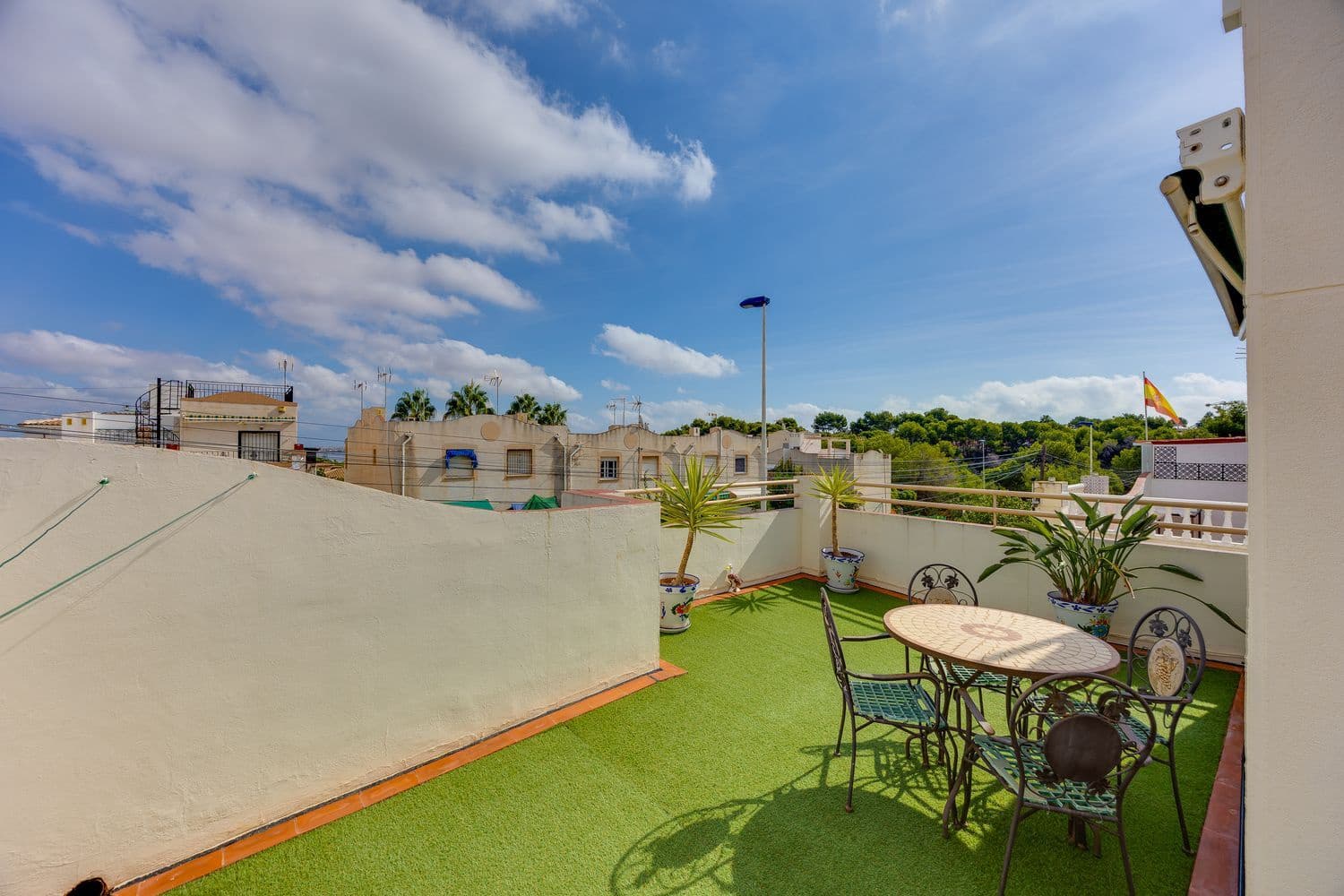 3 Zimmer Haus zu verkaufen in Torrevieja mit Pool Garage - 175.000 € (Ref: 10139099)
