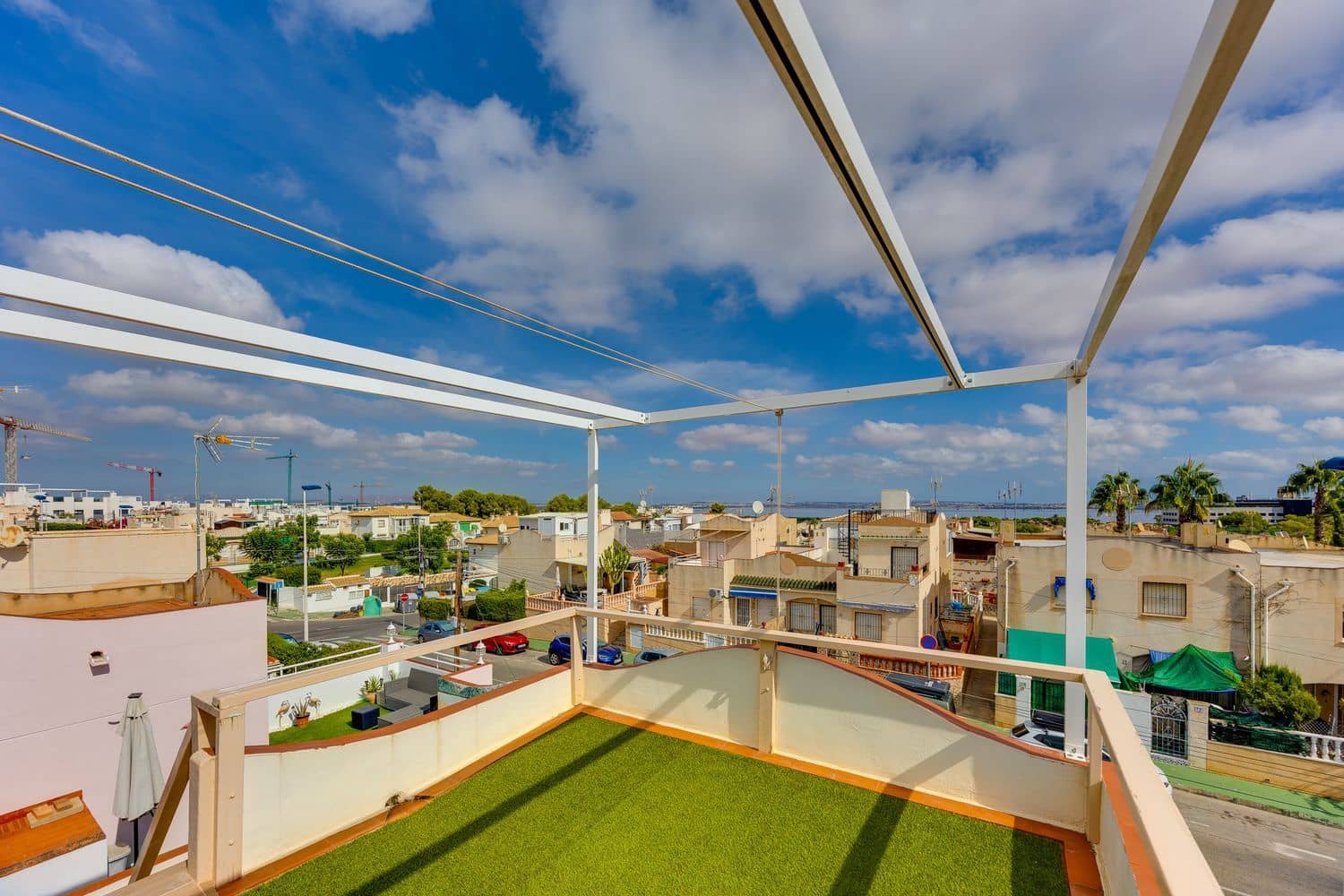 3 Zimmer Haus zu verkaufen in Torrevieja mit Pool Garage - 175.000 € (Ref: 10139099)