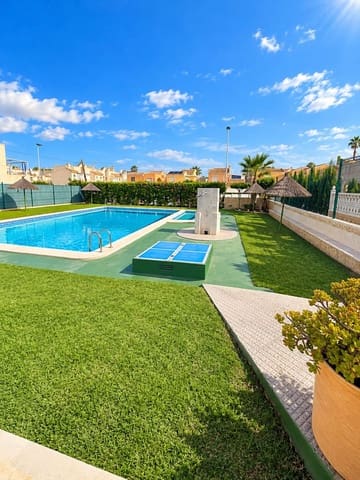 3 makuuhuone Omakotitalo myytävänä paikassa Los Balcones - Los Altos, Torrevieja mukana uima-altaan 
autotalli - 175 000 € (Ref: 10139099)