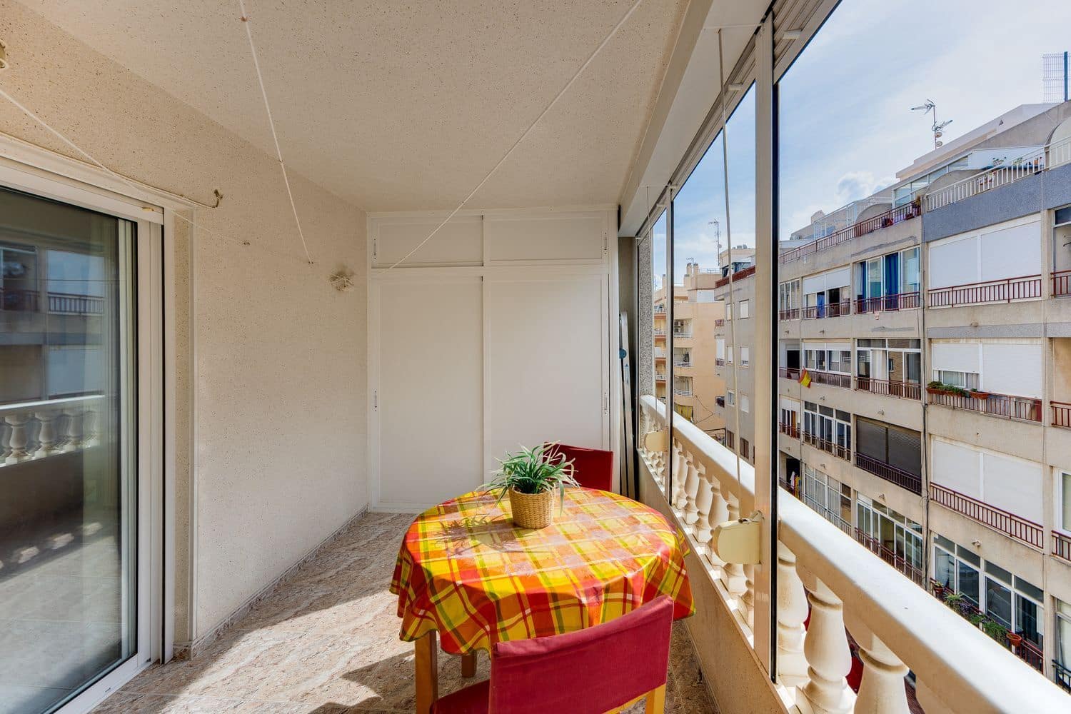 2 soveværelse Lejlighed til salg i Torrevieja med garage - € 139.000 (Ref: 10141522)