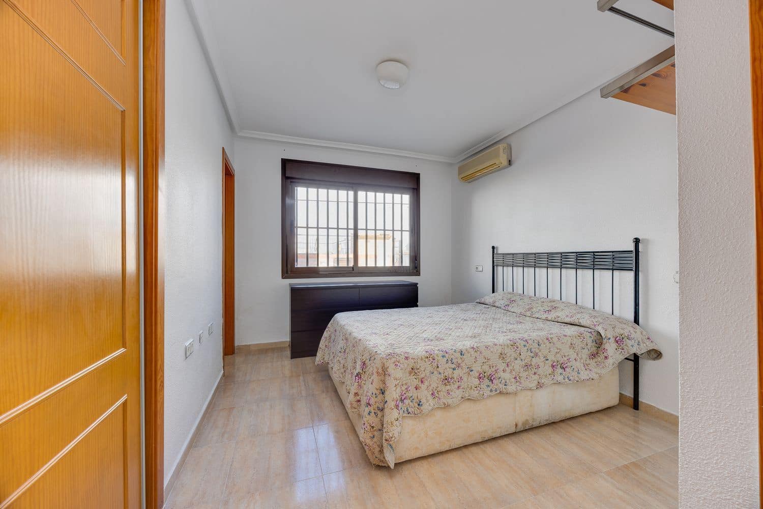 Apartamento de 3 habitaciones en Torrevieja en venta con piscina garaje - 185.000 € (Ref: 10157096)