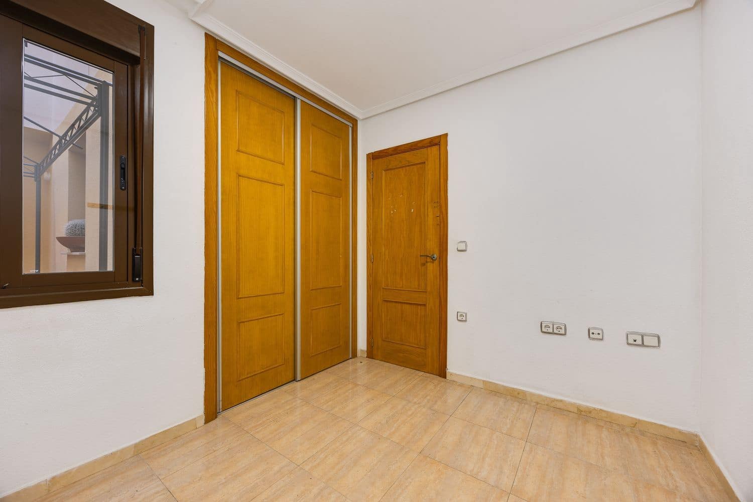 Apartamento de 3 habitaciones en Torrevieja en venta con piscina garaje - 185.000 € (Ref: 10157096)