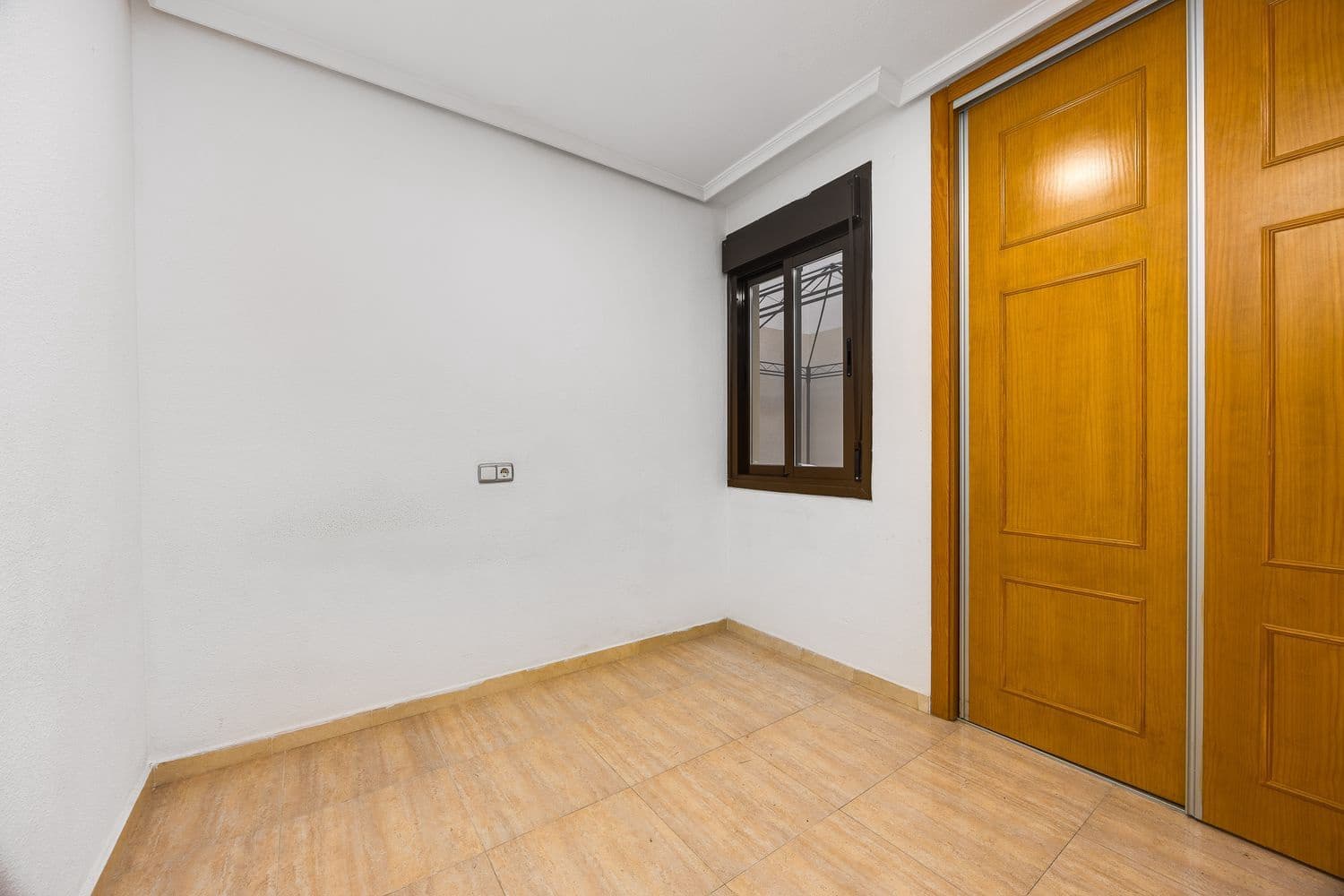 Apartamento de 3 habitaciones en Torrevieja en venta con piscina garaje - 185.000 € (Ref: 10157096)