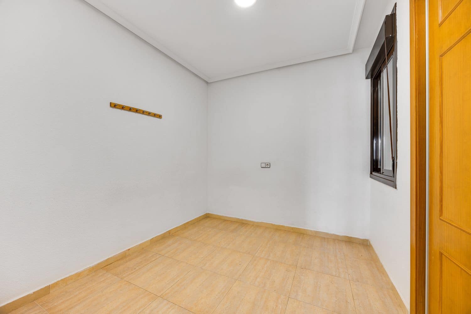 Apartamento de 3 habitaciones en Torrevieja en venta con piscina garaje - 185.000 € (Ref: 10157096)