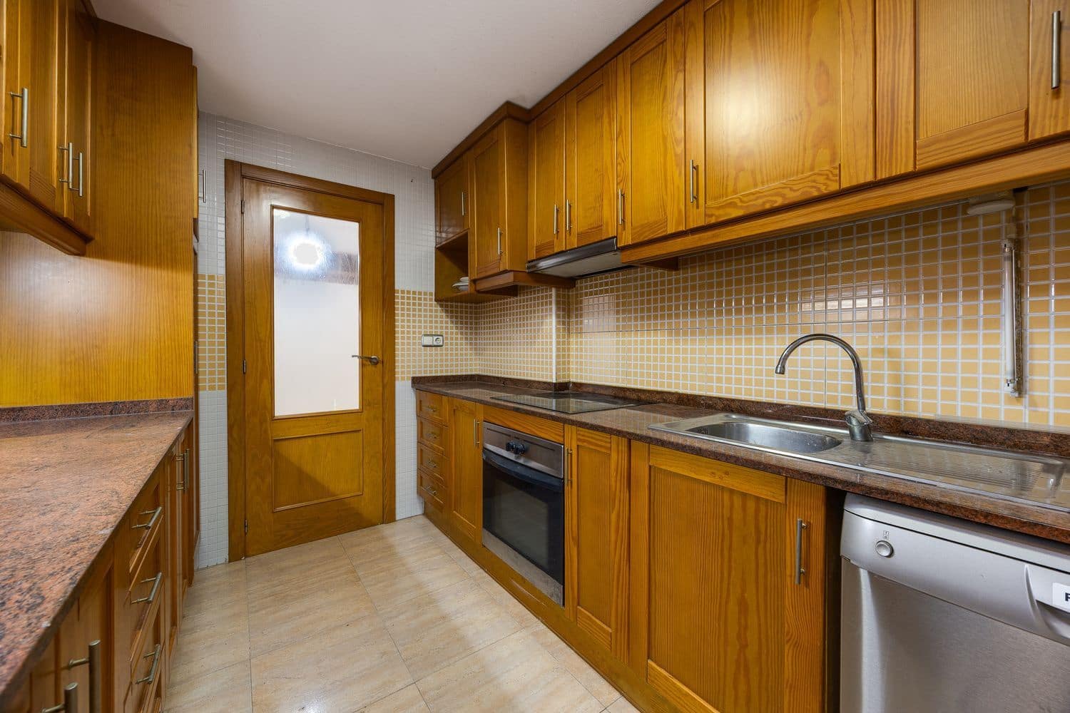 Apartamento de 3 habitaciones en Torrevieja en venta con piscina garaje - 185.000 € (Ref: 10157096)