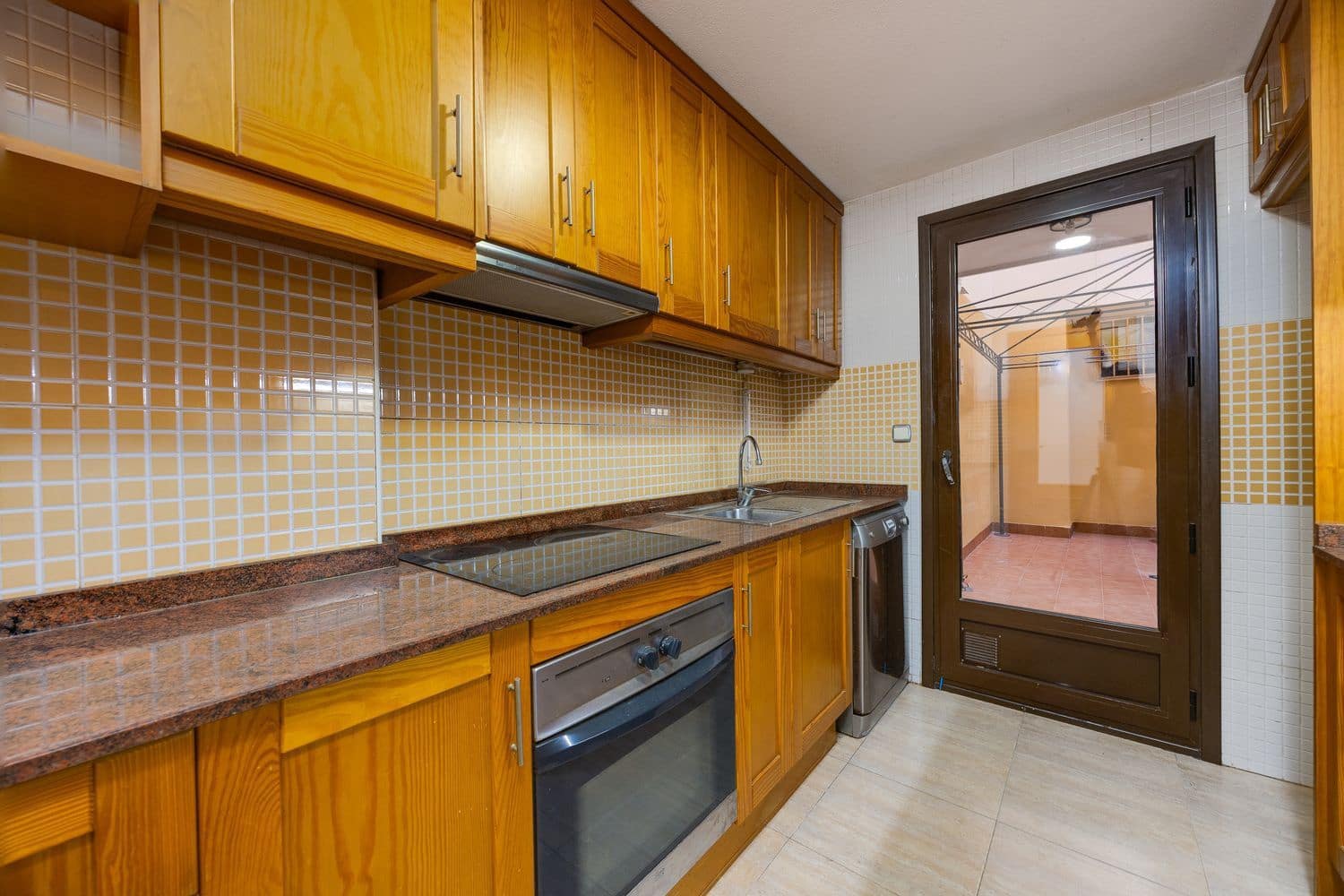 Apartamento de 3 habitaciones en Torrevieja en venta con piscina garaje - 185.000 € (Ref: 10157096)