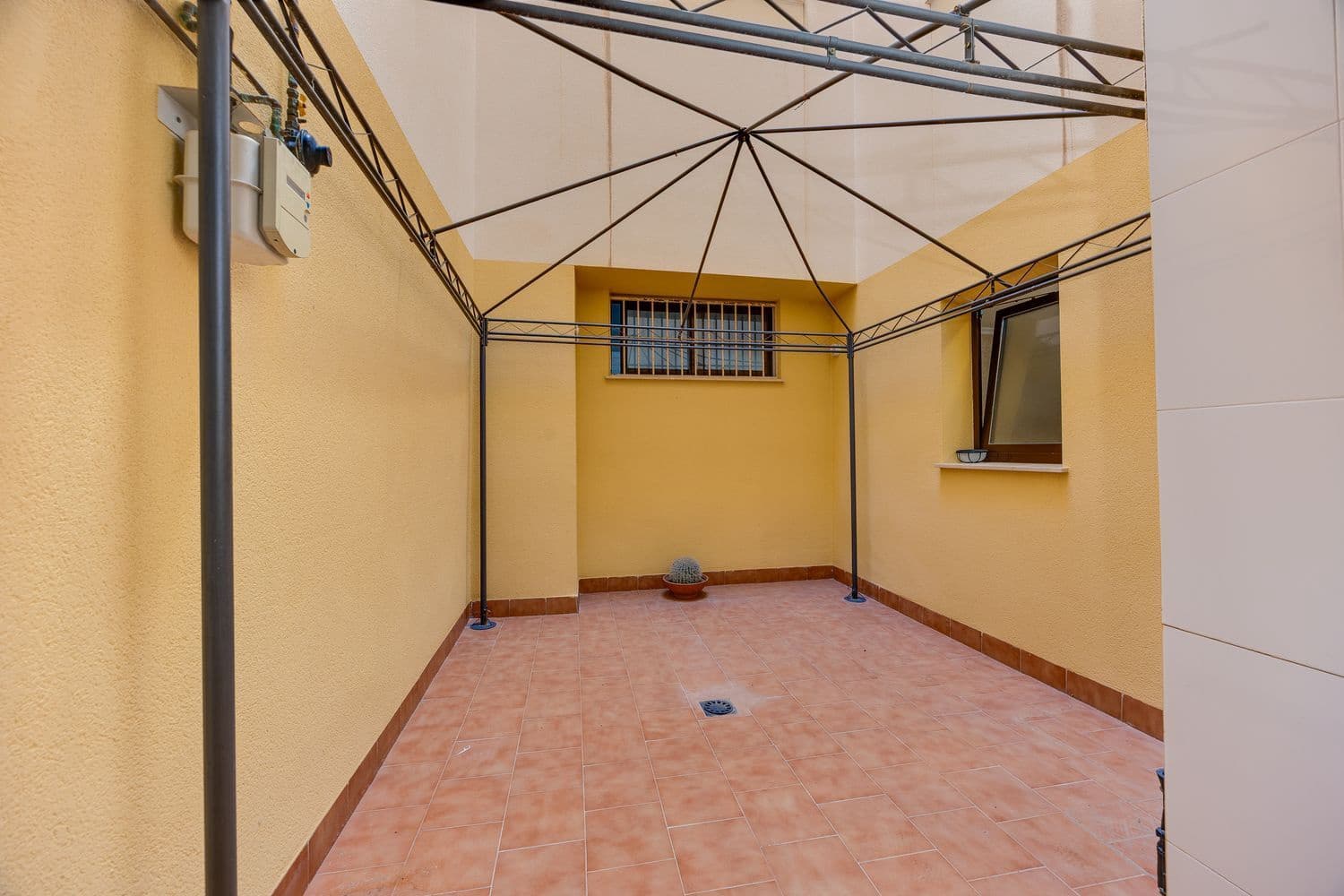 Apartamento de 3 habitaciones en Torrevieja en venta con piscina garaje - 185.000 € (Ref: 10157096)