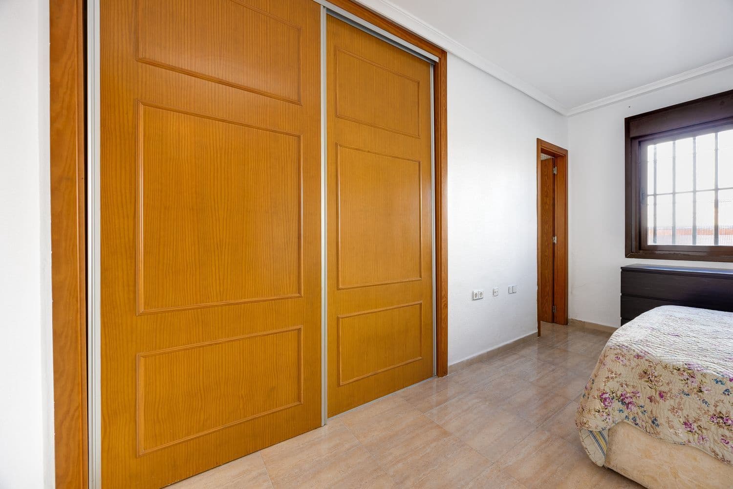 Apartamento de 3 habitaciones en Torrevieja en venta con piscina garaje - 185.000 € (Ref: 10157096)