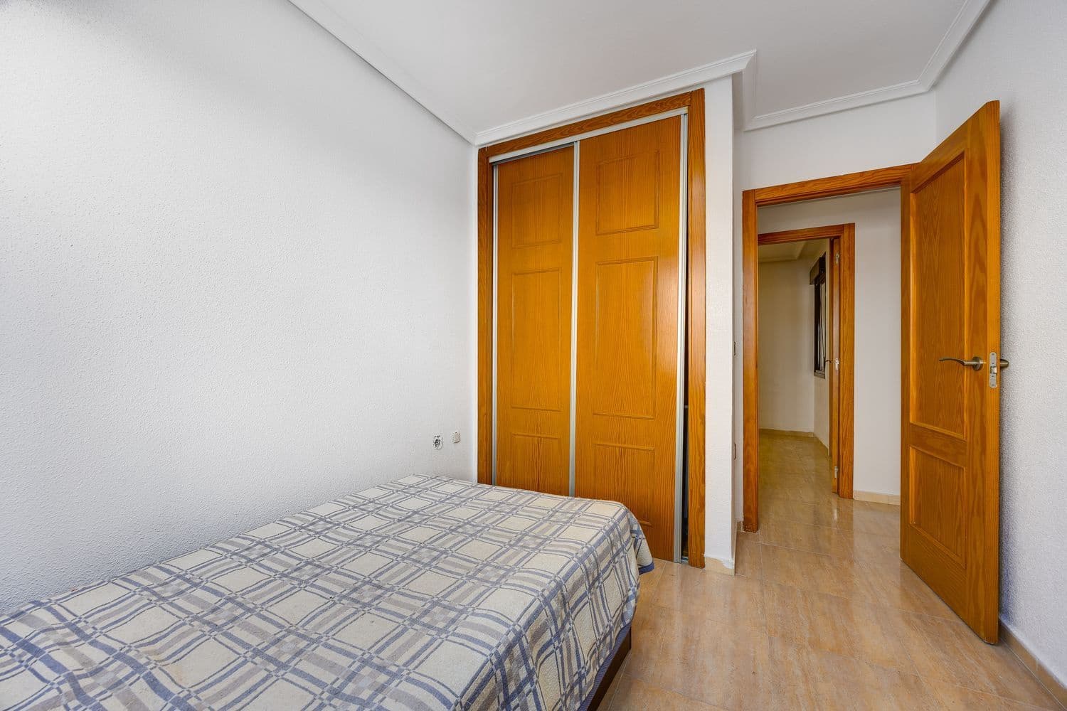 Apartamento de 3 habitaciones en Torrevieja en venta con piscina garaje - 185.000 € (Ref: 10157096)