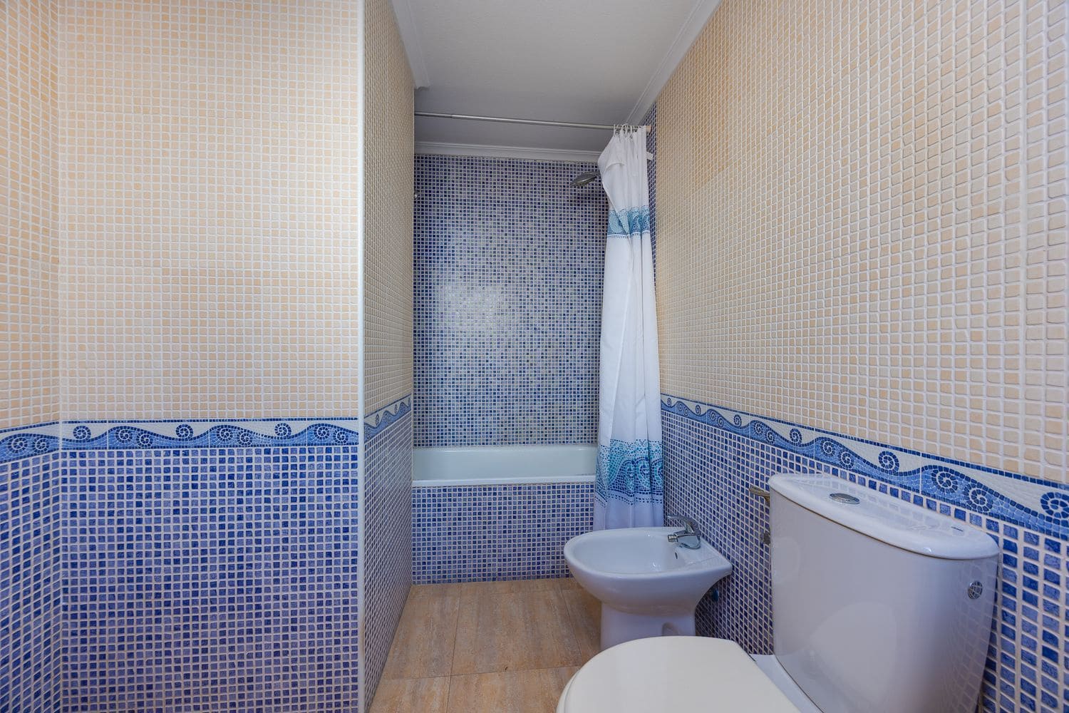 Apartamento de 3 habitaciones en Torrevieja en venta con piscina garaje - 185.000 € (Ref: 10157096)