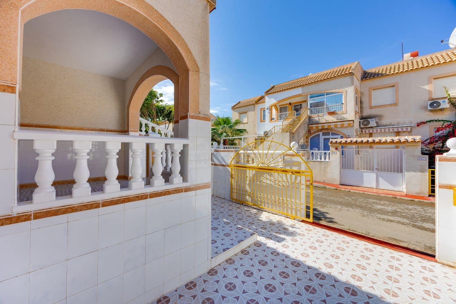 2 soveværelse Byhus til salg i Torrevieja med swimmingpool garage - € 149.000 (Ref: 10176142)
