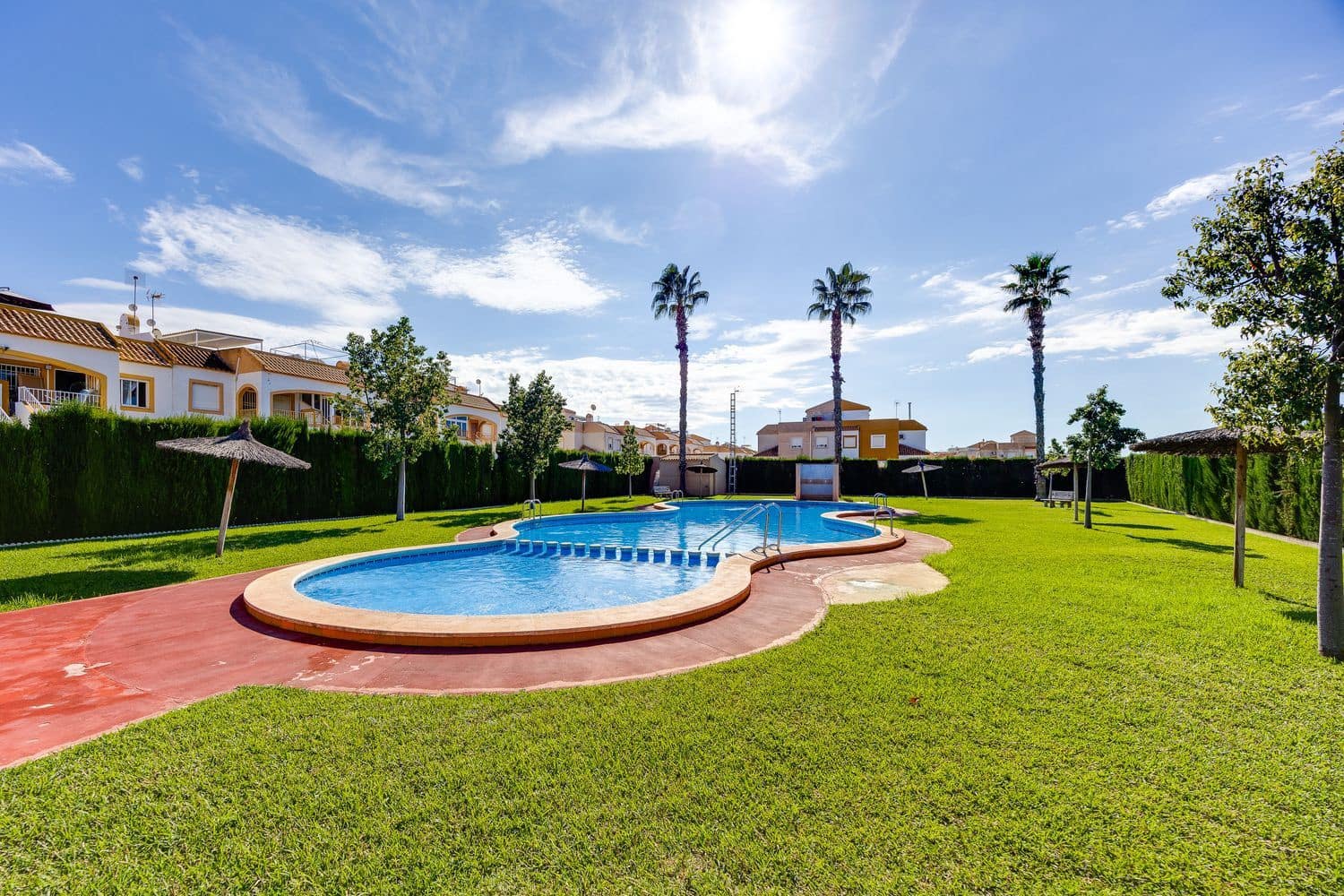 2 soveværelse Byhus til salg i Torrevieja med swimmingpool garage - € 149.000 (Ref: 10176142)