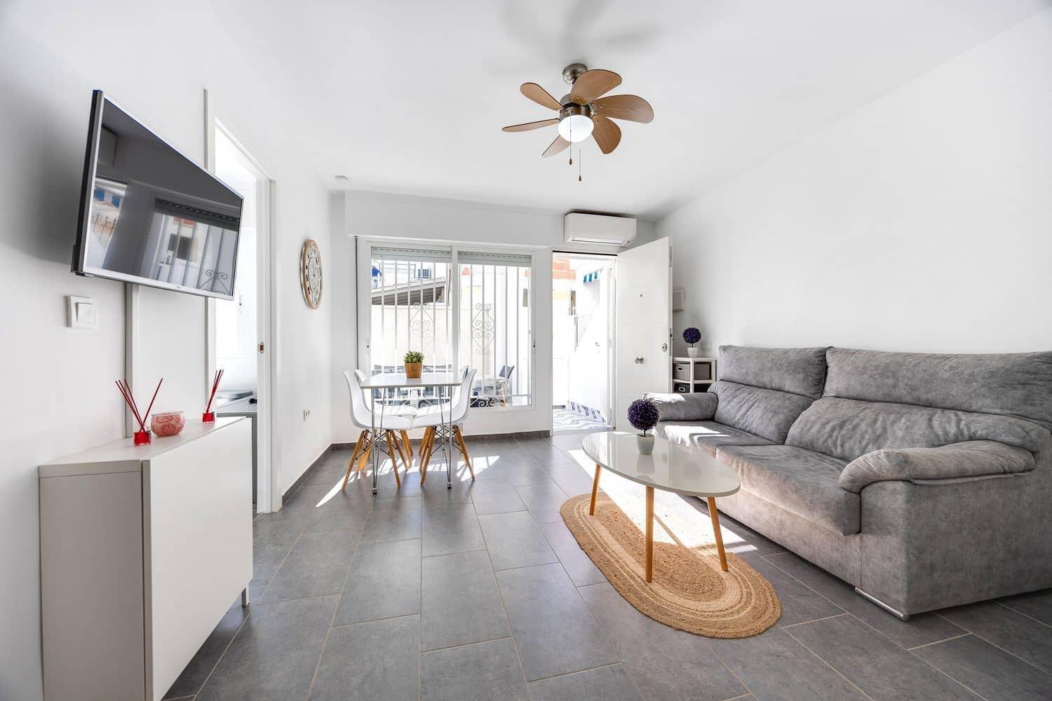4 soveværelse Byhus til salg i Torrevieja med swimmingpool garage - € 179.000 (Ref: 10186389)