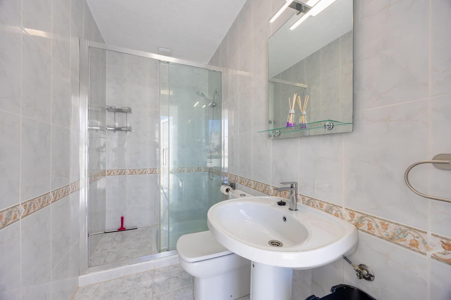 4 soveværelse Byhus til salg i Torrevieja med swimmingpool garage - € 179.000 (Ref: 10186389)