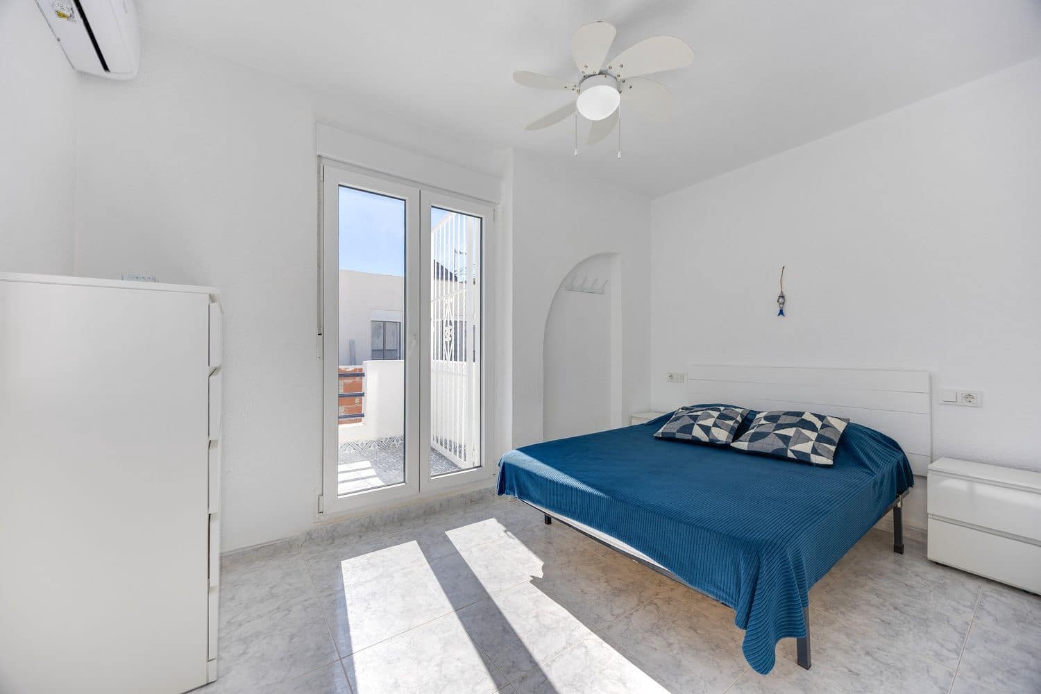 4 soveværelse Byhus til salg i Torrevieja med swimmingpool garage - € 179.000 (Ref: 10186389)