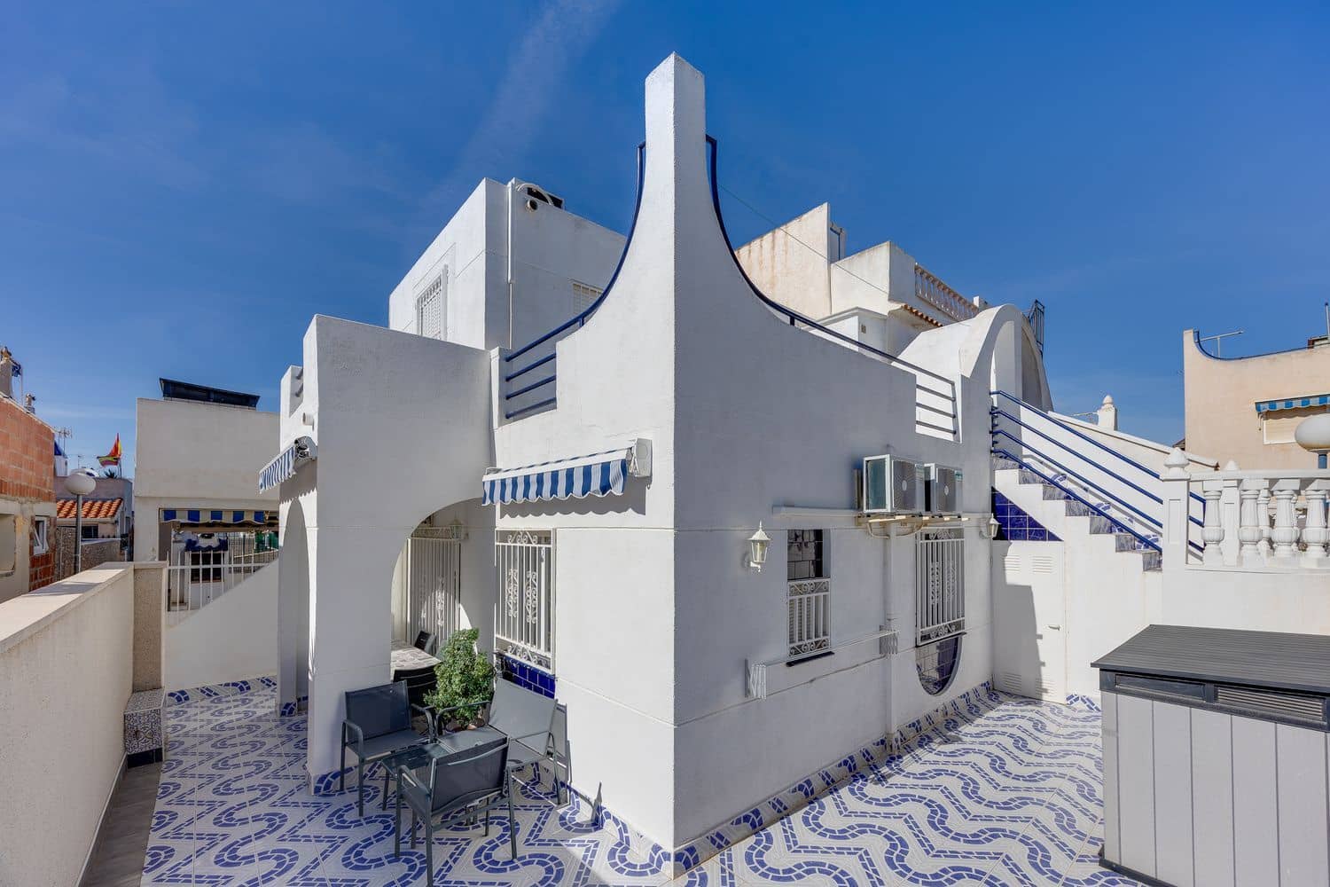 4 soveværelse Byhus til salg i Torrevieja med swimmingpool garage - € 179.000 (Ref: 10186389)