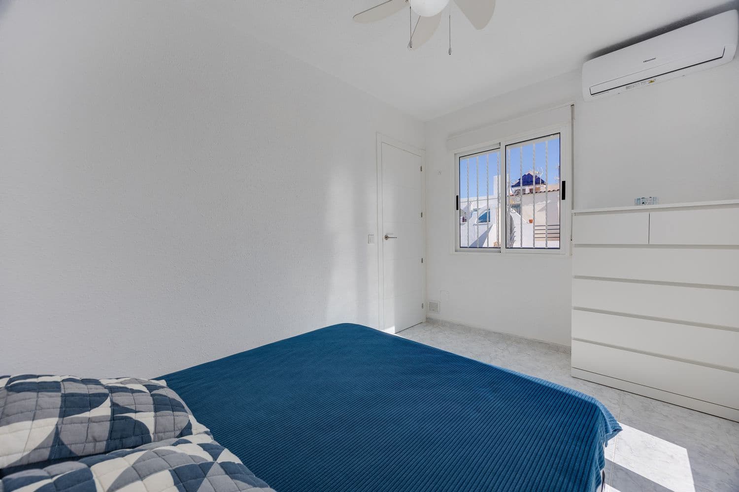 4 soveværelse Byhus til salg i Torrevieja med swimmingpool garage - € 179.000 (Ref: 10186389)