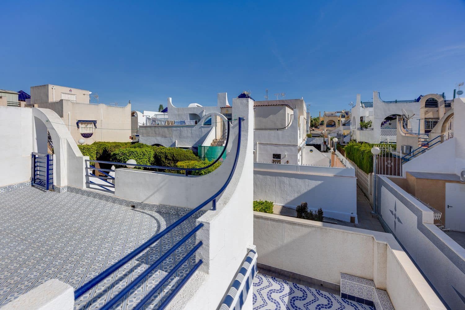 4 soveværelse Byhus til salg i Torrevieja med swimmingpool garage - € 179.000 (Ref: 10186389)