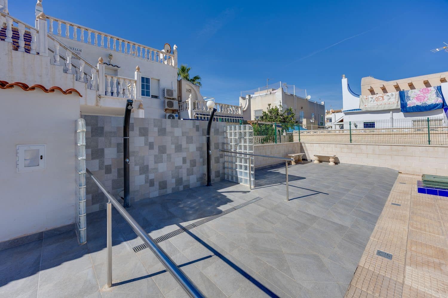 4 soveværelse Byhus til salg i Torrevieja med swimmingpool garage - € 179.000 (Ref: 10186389)