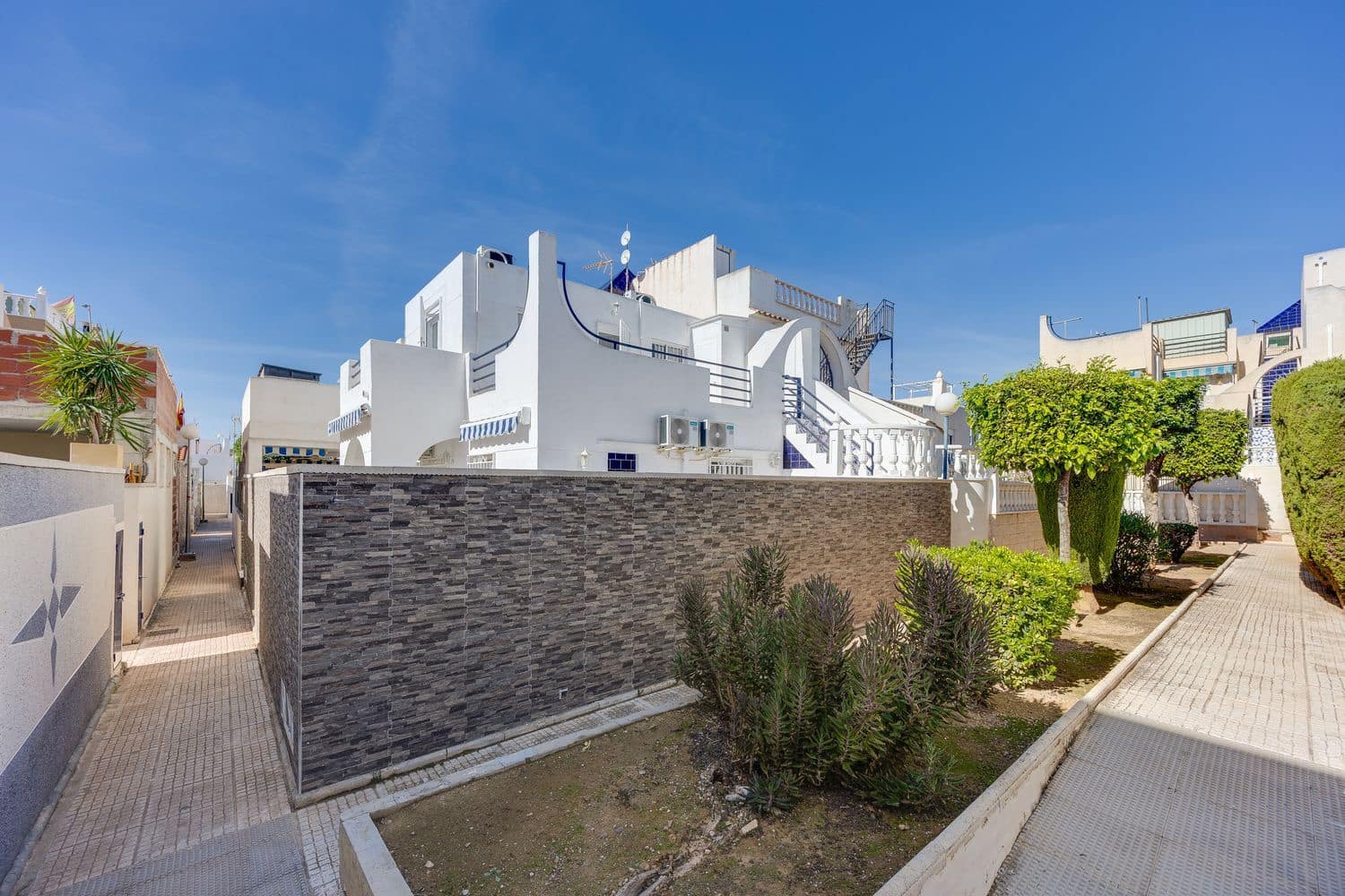 4 soveværelse Byhus til salg i Torrevieja med swimmingpool garage - € 179.000 (Ref: 10186389)