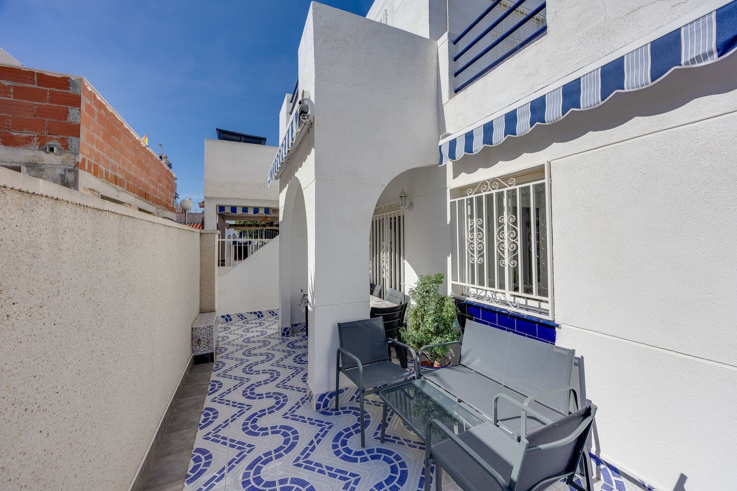 4 soveværelse Byhus til salg i Torrevieja med swimmingpool garage - € 179.000 (Ref: 10186389)