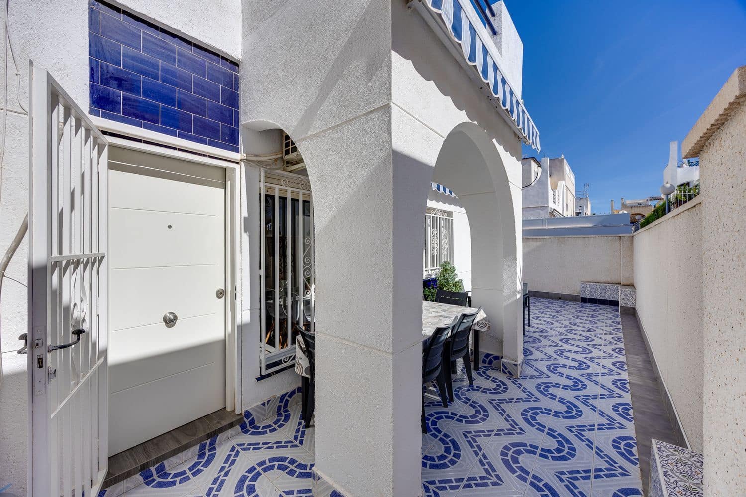 4 soveværelse Byhus til salg i Torrevieja med swimmingpool garage - € 179.000 (Ref: 10186389)