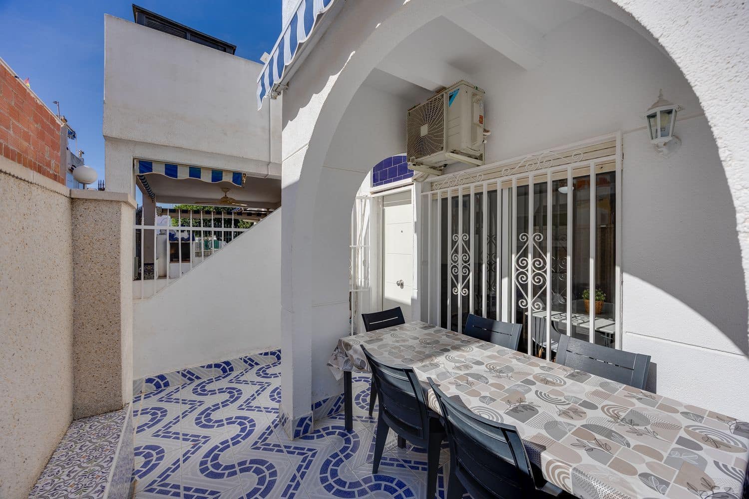 4 soveværelse Byhus til salg i Torrevieja med swimmingpool garage - € 179.000 (Ref: 10186389)
