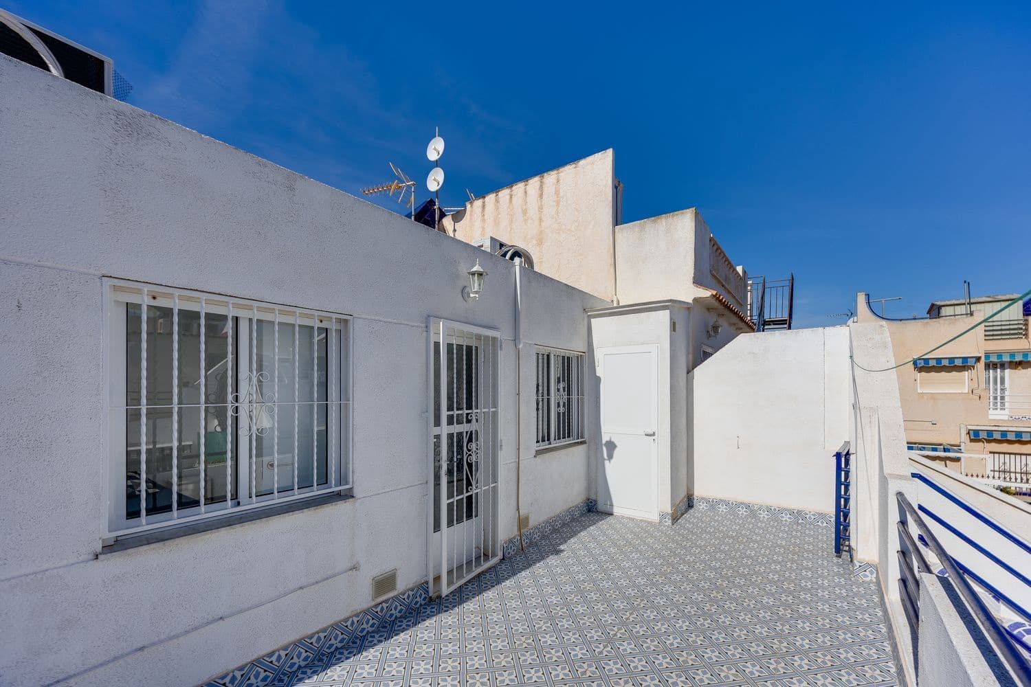 4 soveværelse Byhus til salg i Torrevieja med swimmingpool garage - € 179.000 (Ref: 10186389)