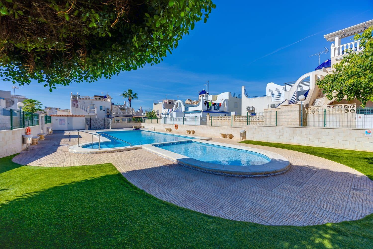 4 soveværelse Byhus til salg i Torrevieja med swimmingpool garage - € 179.000 (Ref: 10186389)