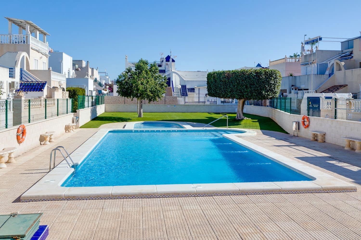 4 soveværelse Byhus til salg i Torrevieja med swimmingpool garage - € 179.000 (Ref: 10186389)