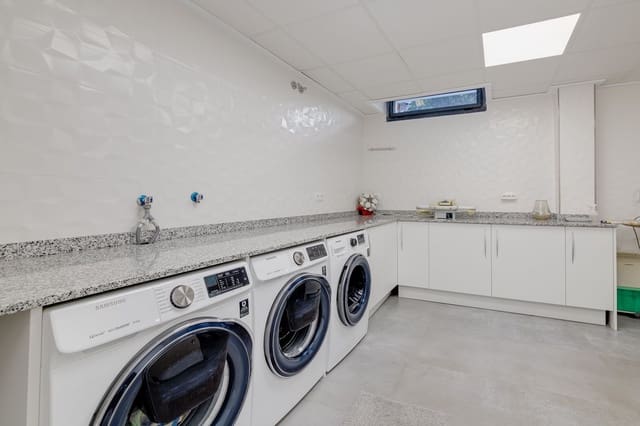 3 bedroom Villa for sale in Los Balcones - Los Altos, Torrevieja with pool garage - € 1,250,000 (Ref: 7829608)