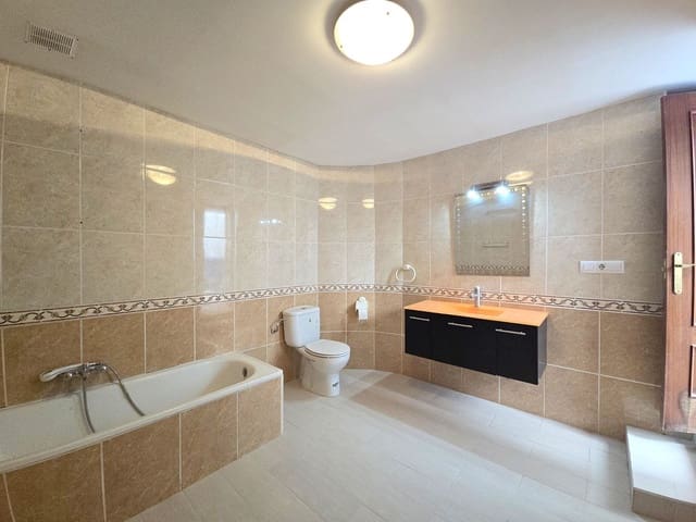 4 soveværelse Byhus til salg i Banyeres de Mariola med swimmingpool - € 184.000 (Ref: 8664958)