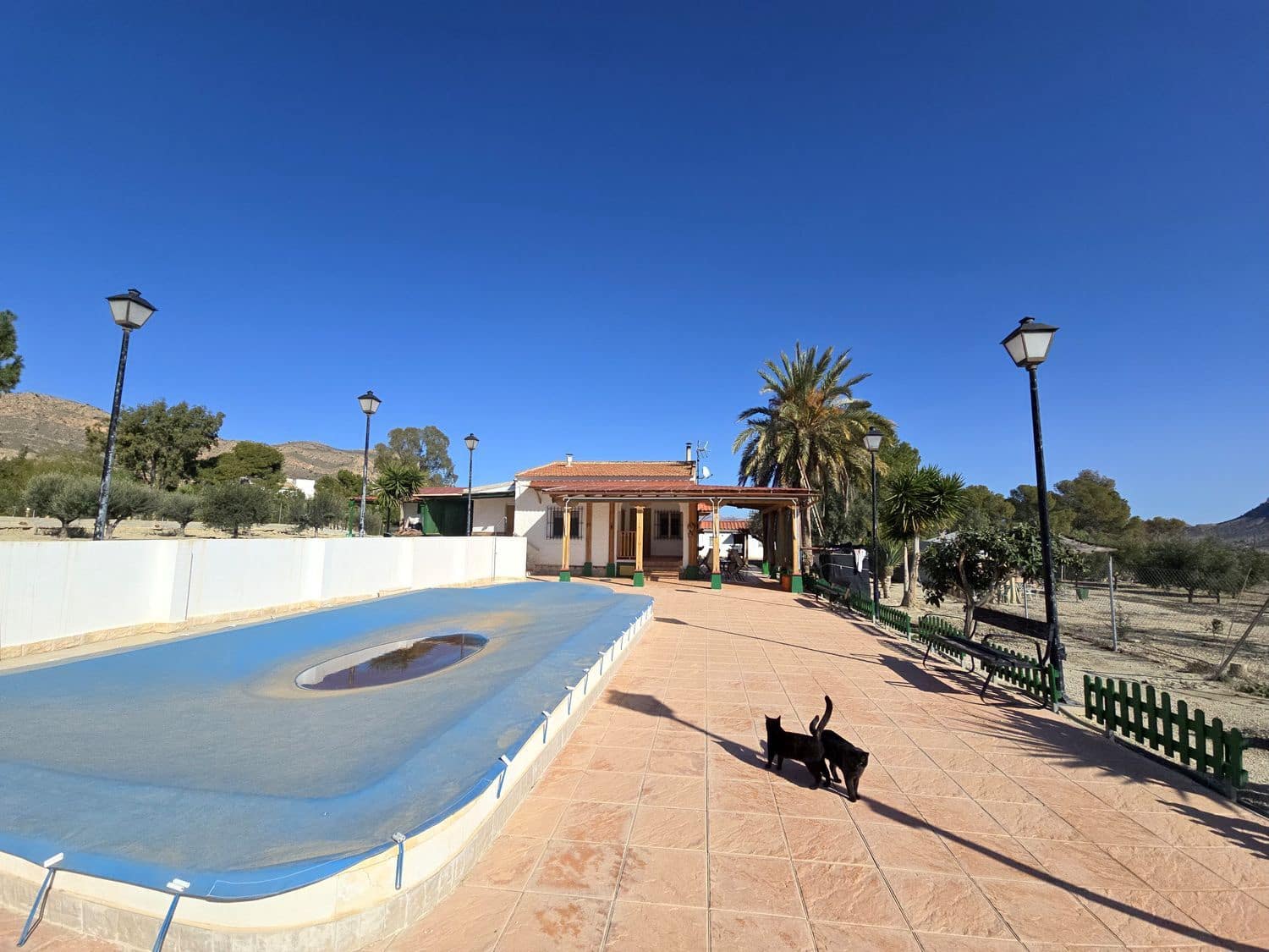 4 sypialnia Finka/Dom wiejski na sprzedaż w La Alcoraya z basenem garażem - 280 000 € (Ref: 8800533)