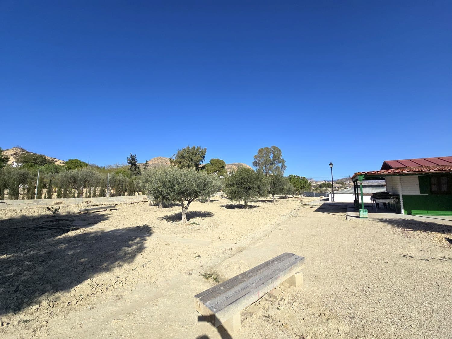 4 sypialnia Finka/Dom wiejski na sprzedaż w La Alcoraya z basenem garażem - 280 000 € (Ref: 8800533)